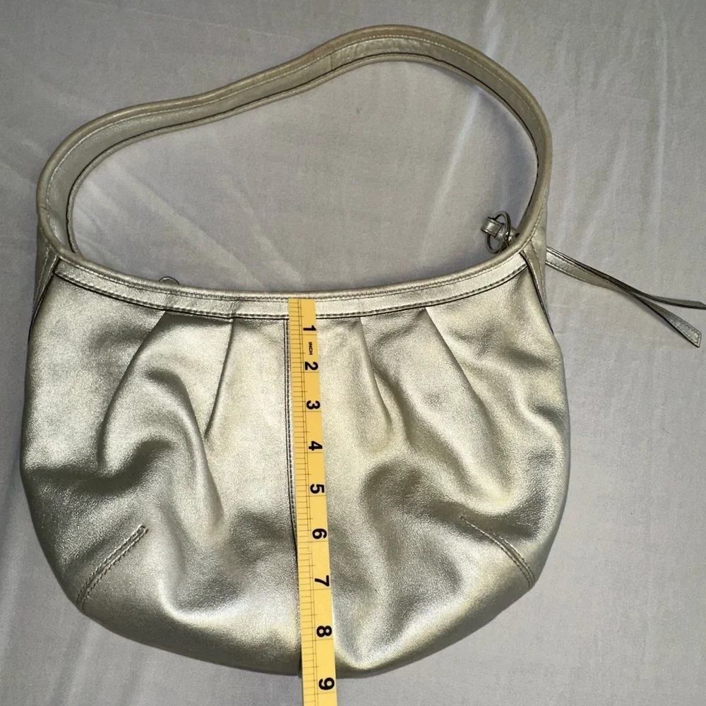 Coach •  Vintage Gold Shoulder Hobo Ergo Pleated Purse • Leather Bag - Picture 10 of 11